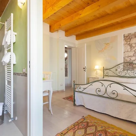 Talamo Rooms