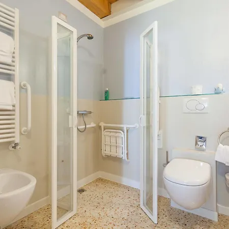 Talamo Rooms بيت ضيافة 4*